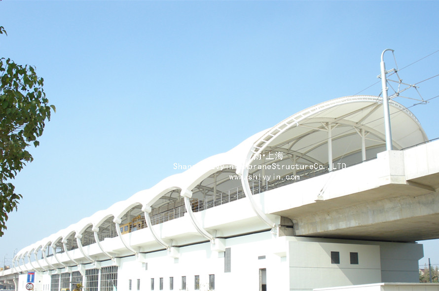 膜結(jié)構(gòu)施工中膜是如何安裝的呢？